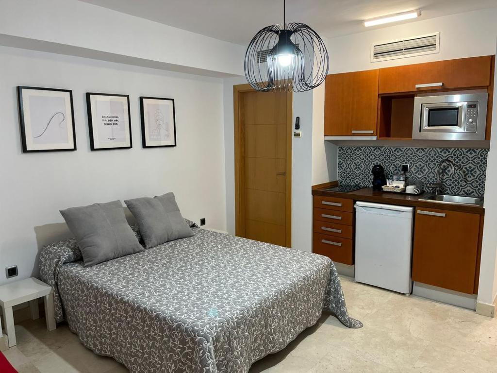 Illescas Apartamento Естепона Екстериор снимка