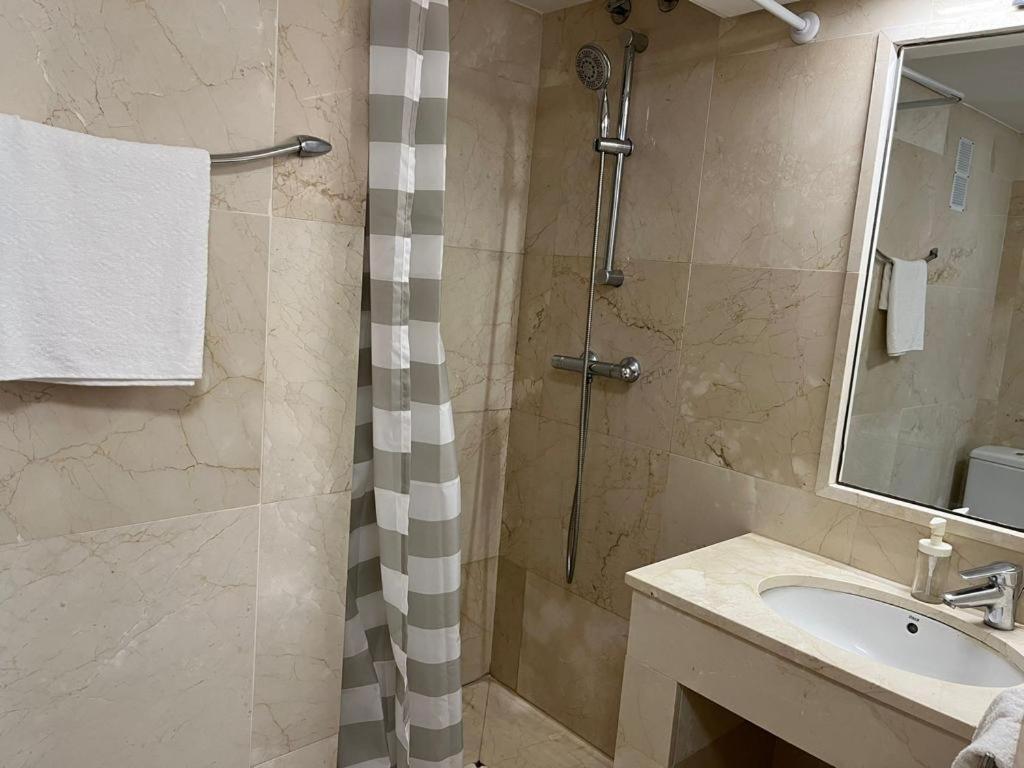 Illescas Apartamento Естепона Екстериор снимка